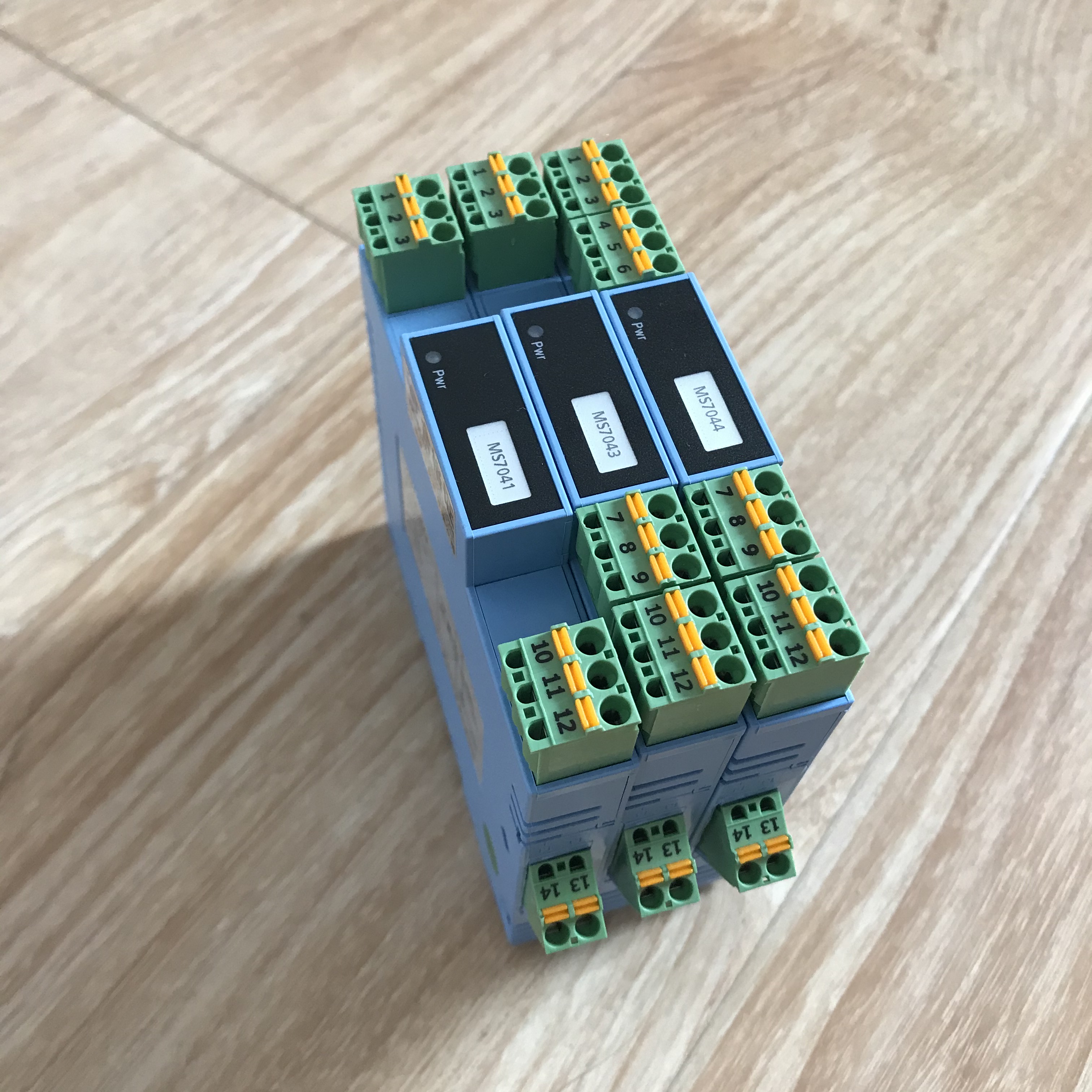 MS7045現(xiàn)場(chǎng)電源配電信號(hào)輸入隔離器（一入三出）